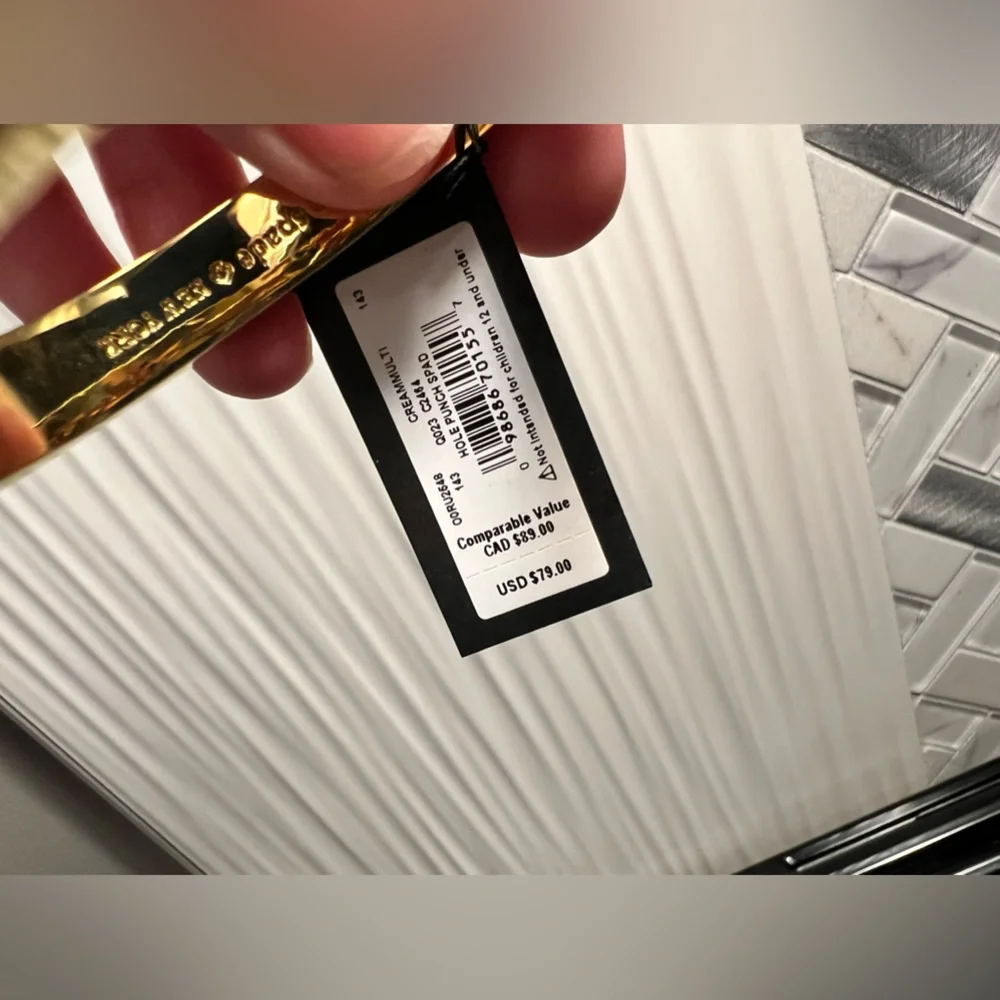 NIP Kate Spade Hole Punch Spade Hinge Bangle - Picture 6 of 12